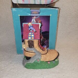 Old woman shoe  music box my favorite things Works‎